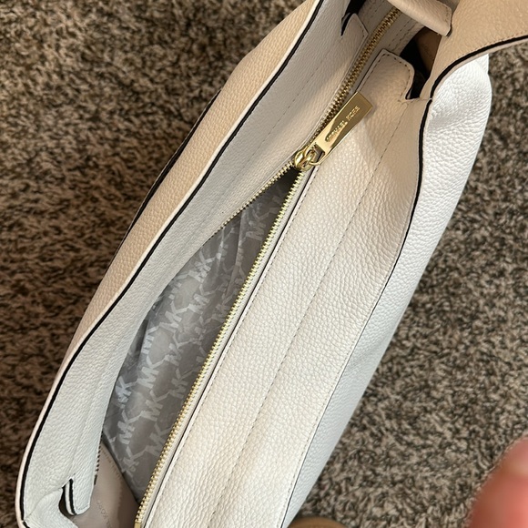 MICHAEL KORS - medium/large white shoulder bag - NEW WITH TAGS - Picture 4 of 6